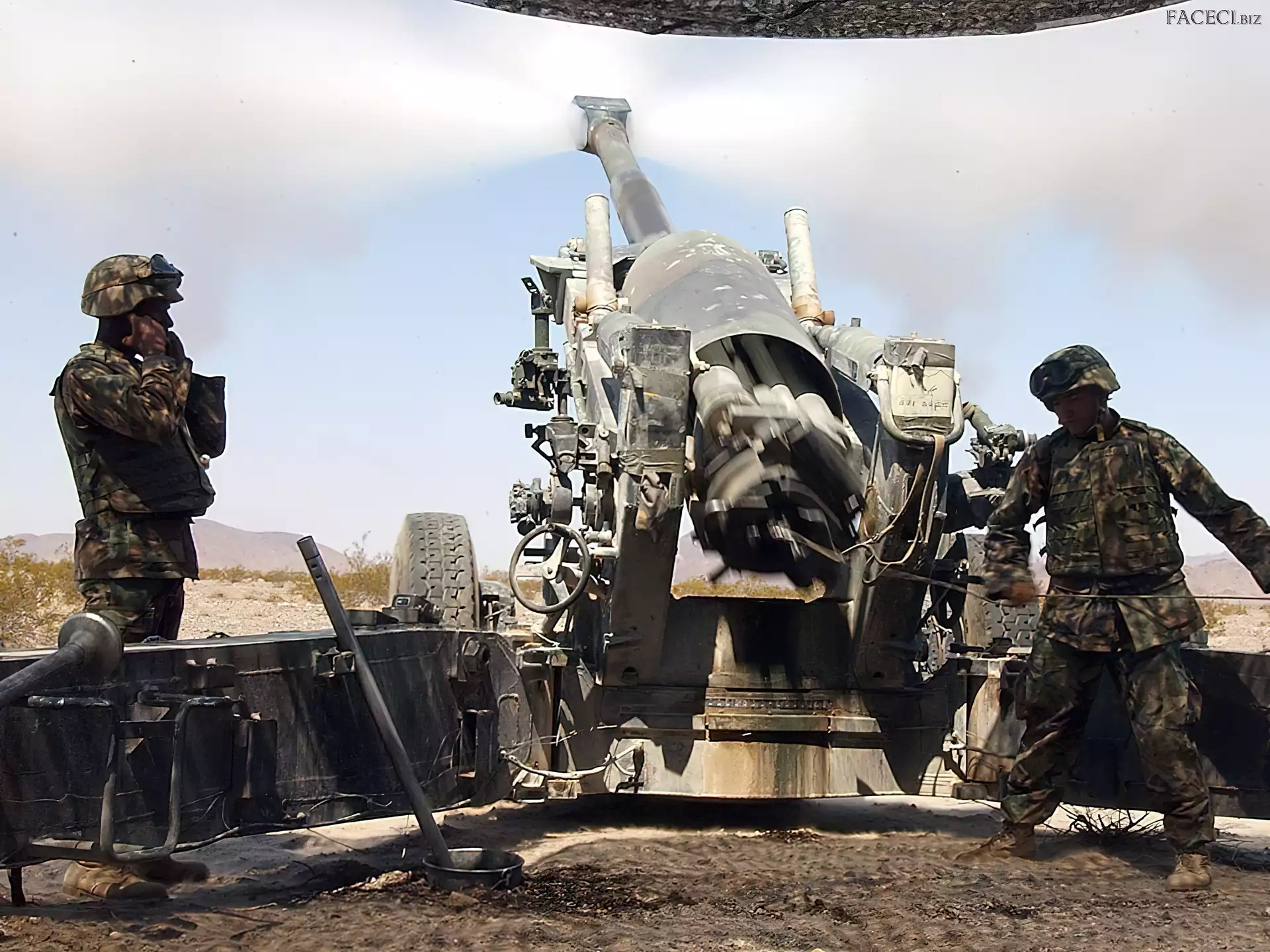 Żołnierze, Działo, Poligon